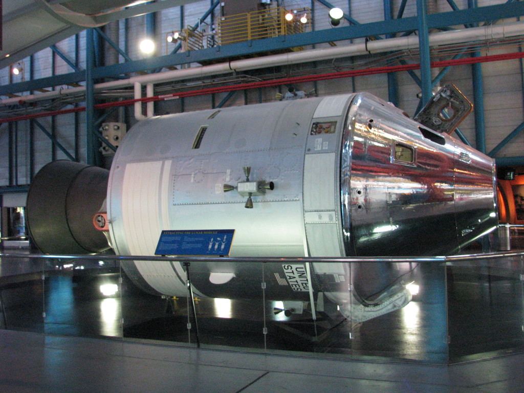 Close-up of Command/Service Module; note the orthogonally arranged RCS thrusters.