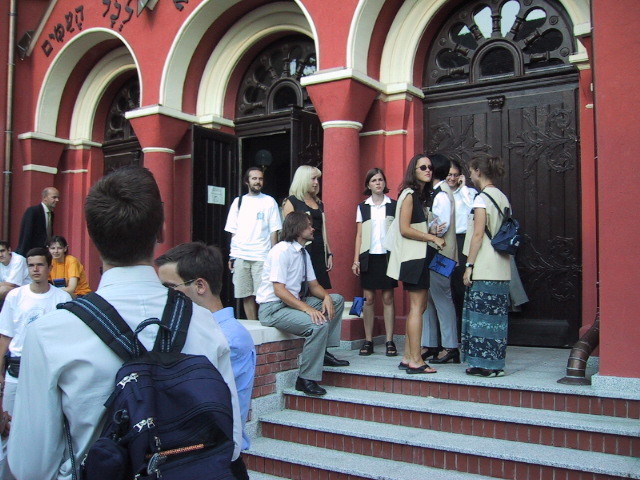 waiting in front of the synagoge