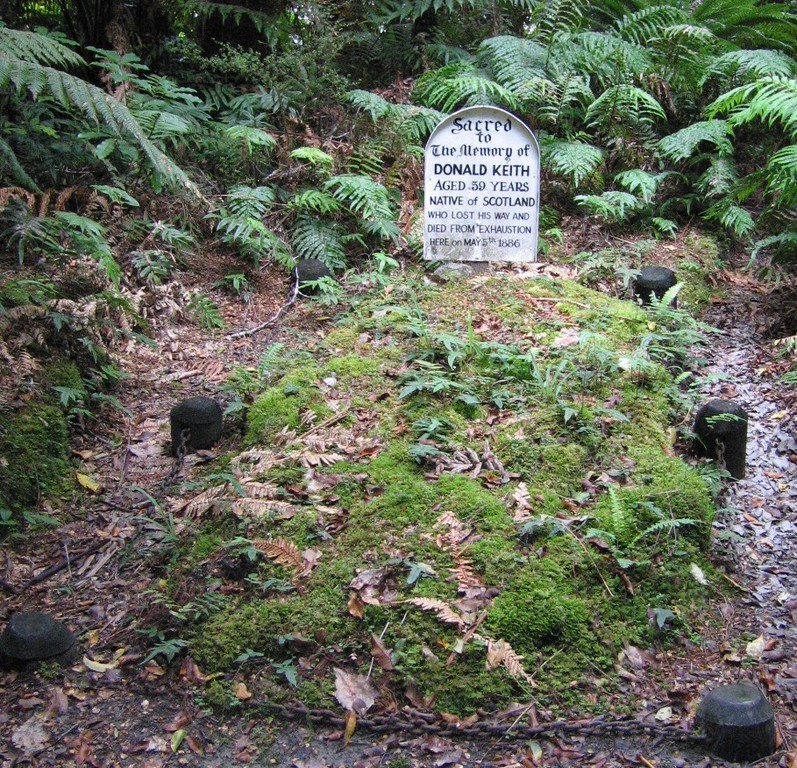 Scot Donald Keith's grave, who died from exhaustion in the Hollyford Valley. The grave is denoted "historic" and regarded an attraction, because it dates back as far as 1886 (wow!).
