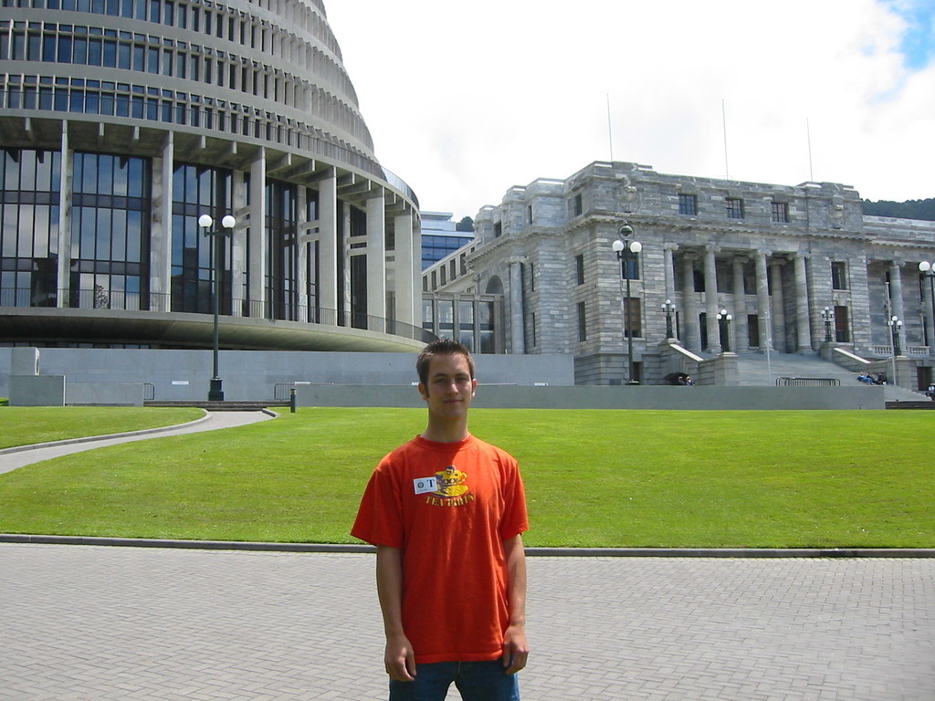 Me in front of parliament. How many "T"s can you find in this picture? Hint: Tobias Thierer in Tea Party T-Shirt with (parliament) T(our) sticker.